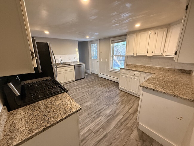 Building Photo - 187 Beach St