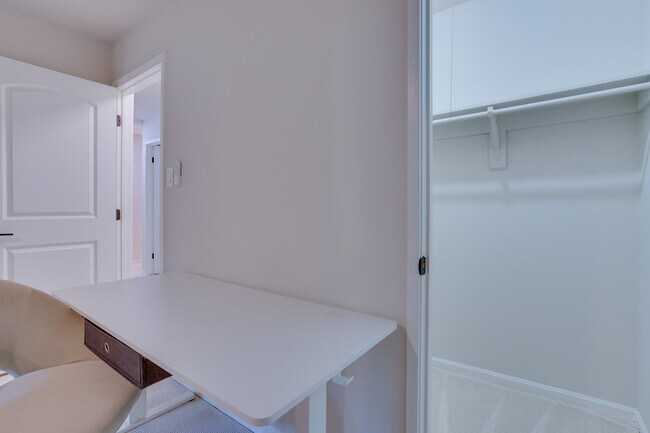 Foto del edificio - 7917 Schuyler Ct