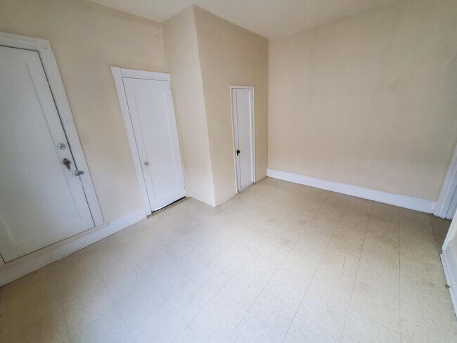 Building Photo - 315 N 6th St