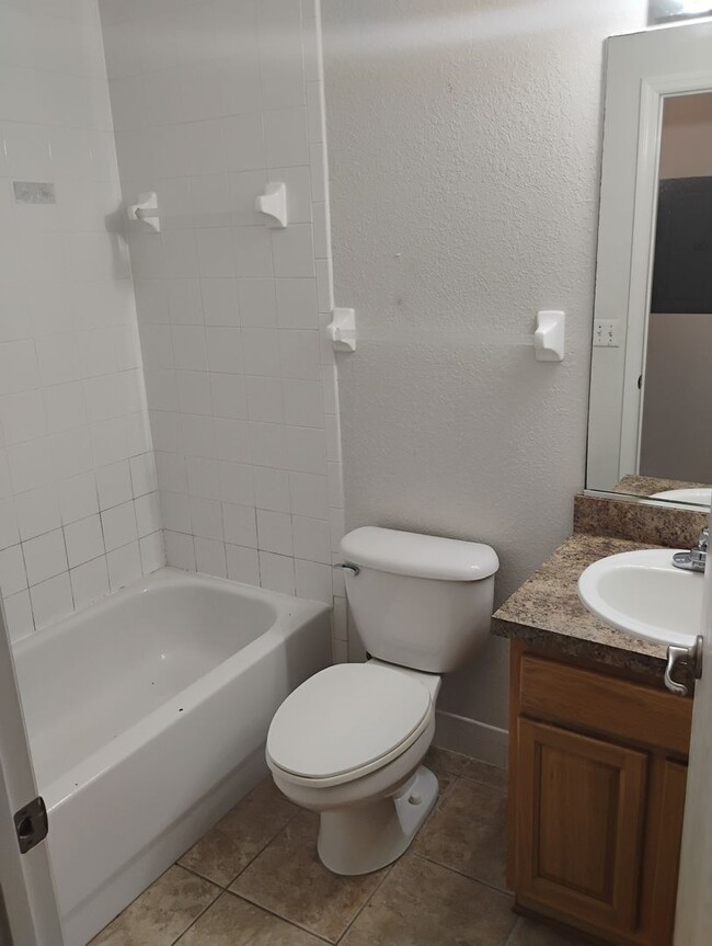 Building Photo - Ocala Duplex