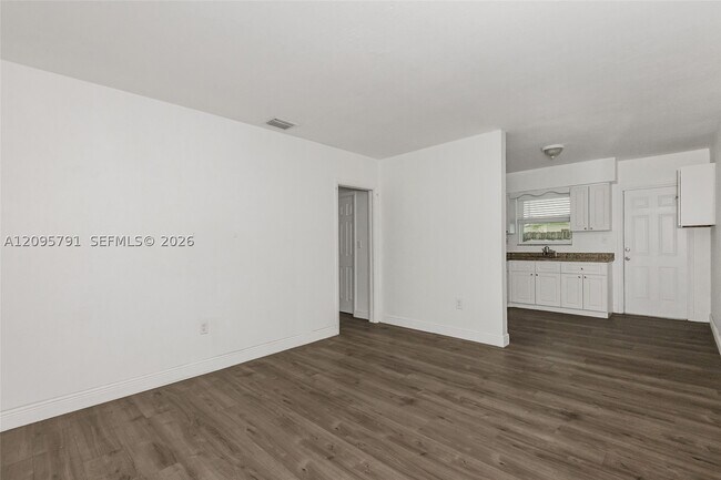 Foto del edificio - 4070 NW 65th Ave