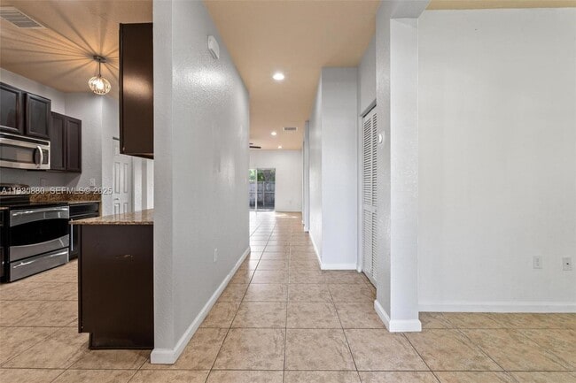 Foto del edificio - 3448 NE 1st St