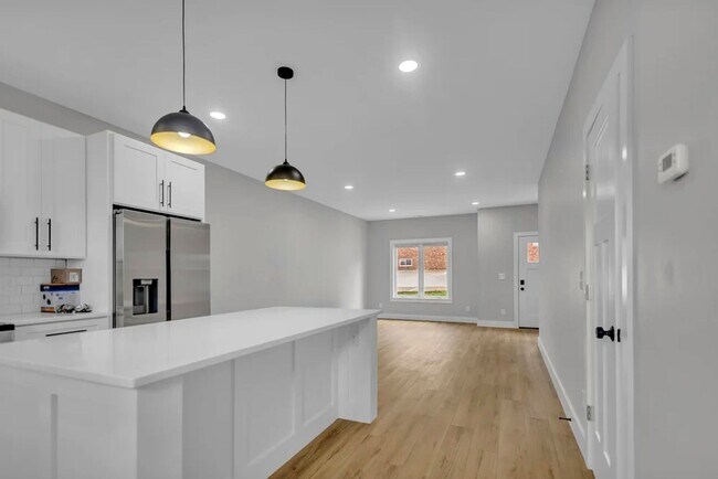 Foto del edificio - NEW CONSTRUCTION 4 Bed / 4 Bath Duplex Near IU & Downtown Bloomington – Leasing for 2026-2027!