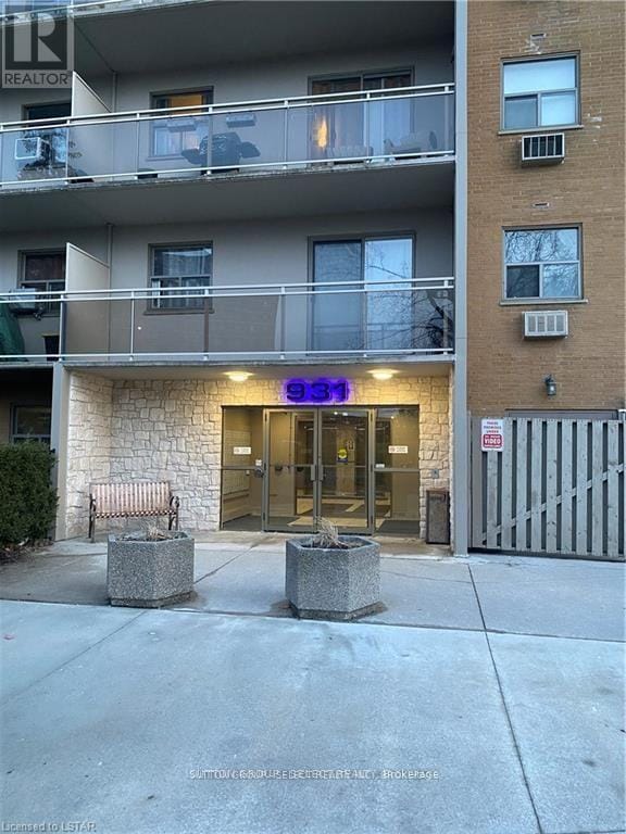 Building Photo - 931 Wonderland Rd S