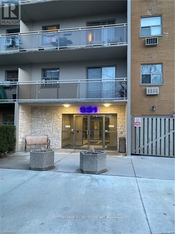 Photo du bâtiment - 931 Wonderland Rd S