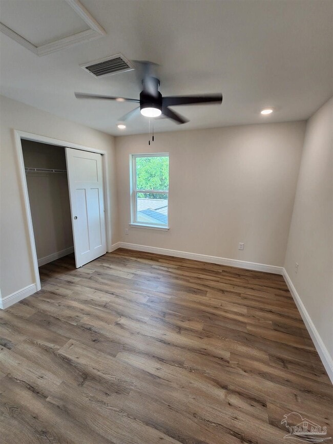 Foto del edificio - 3305 Bluewater Dr