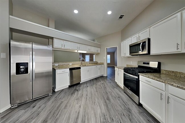Building Photo - 3715 E Pin Oak Dr