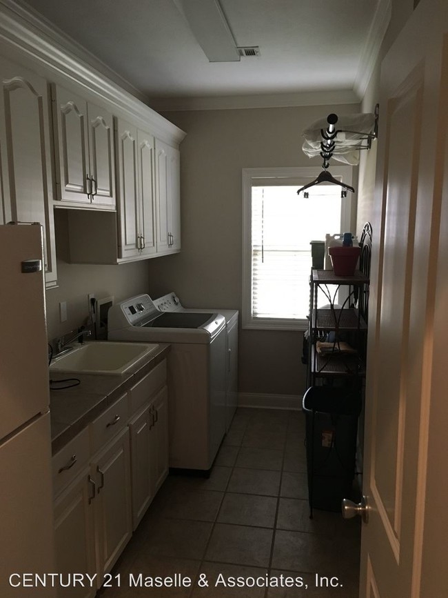 Building Photo - 117 Sonnett Cir