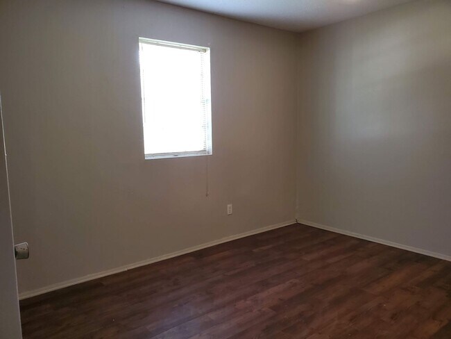 Foto del edificio - Southern Terrace - Just around the corner from Airline and Shed Road