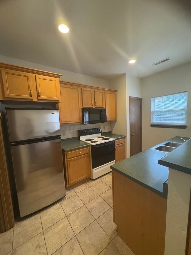 Foto del edificio - Four Bedroom 2.5 Bath Condo