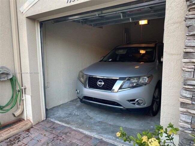 Foto del edificio - 7138 SW 163rd Ave