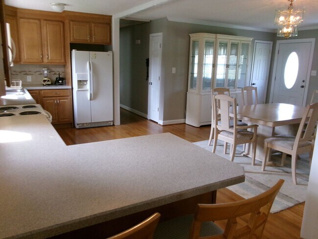 Foto del edificio - Brick Rancher For Rent in Summerfield!