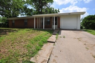 Building Photo - 507 N Merrimac St