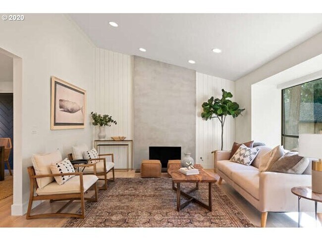 Building Photo - 3bd 2ba in quiet cul de sac Lake Oswego