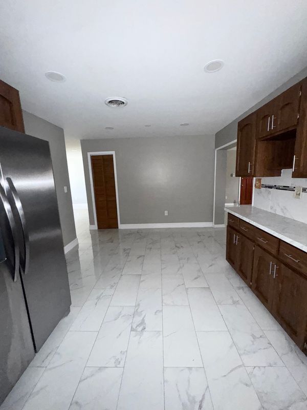 Foto del edificio - 611 NW Whitfield Way