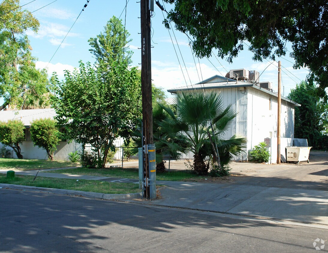 Building Photo - 3115 E Simpson Ave