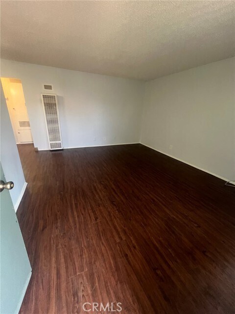 Foto del edificio - 221 N San Gabriel Ave
