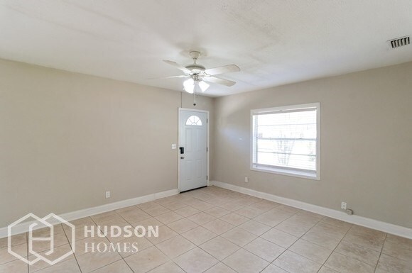Building Photo - 3735 Eve Dr E