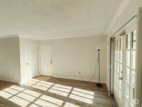 Living room - 1150 Collier Rd NW