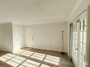 Living room - 1150 Collier Rd NW