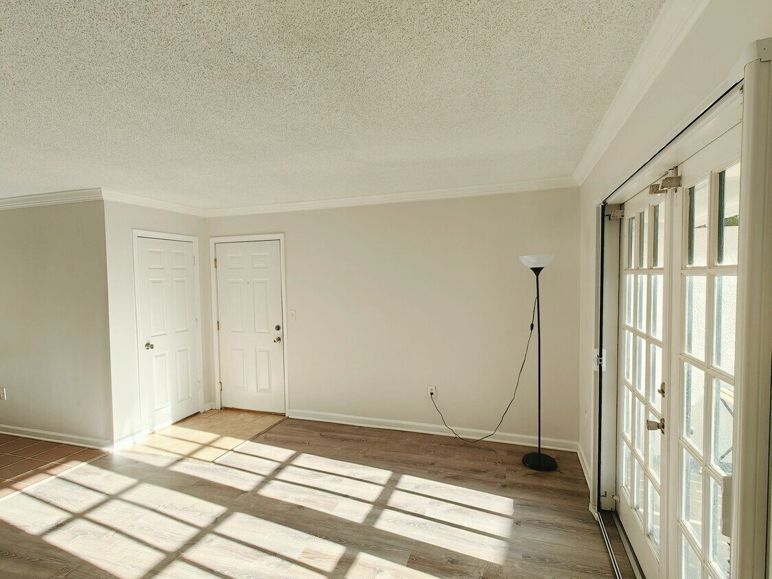 Sala de estar - 1150 Collier Rd NW