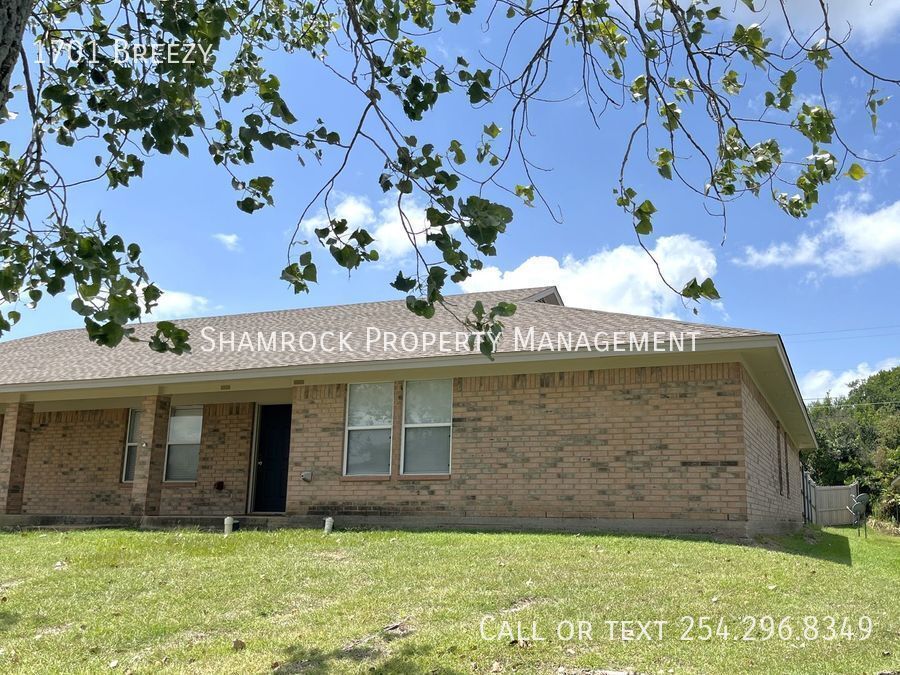 Primary Photo - 2 bdr/2ba with garage!