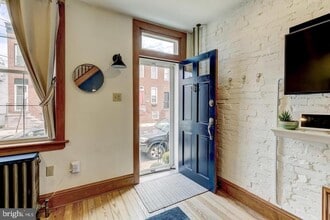 Building Photo - 1422 Haubert St