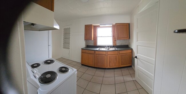 Building Photo - 129 E Main St