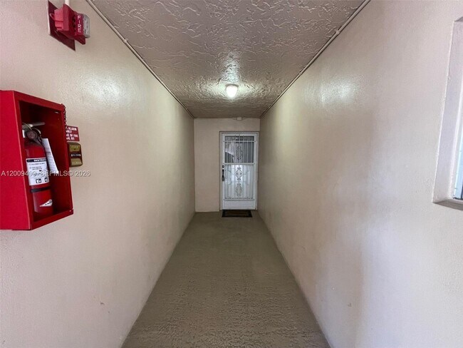 Foto del edificio - 9471 Evergreen Pl
