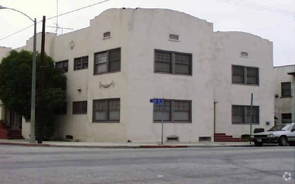 Primary Photo - 125 W 10th St