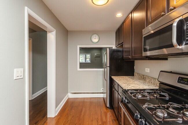 Building Photo - 2467 W Cullom Ave