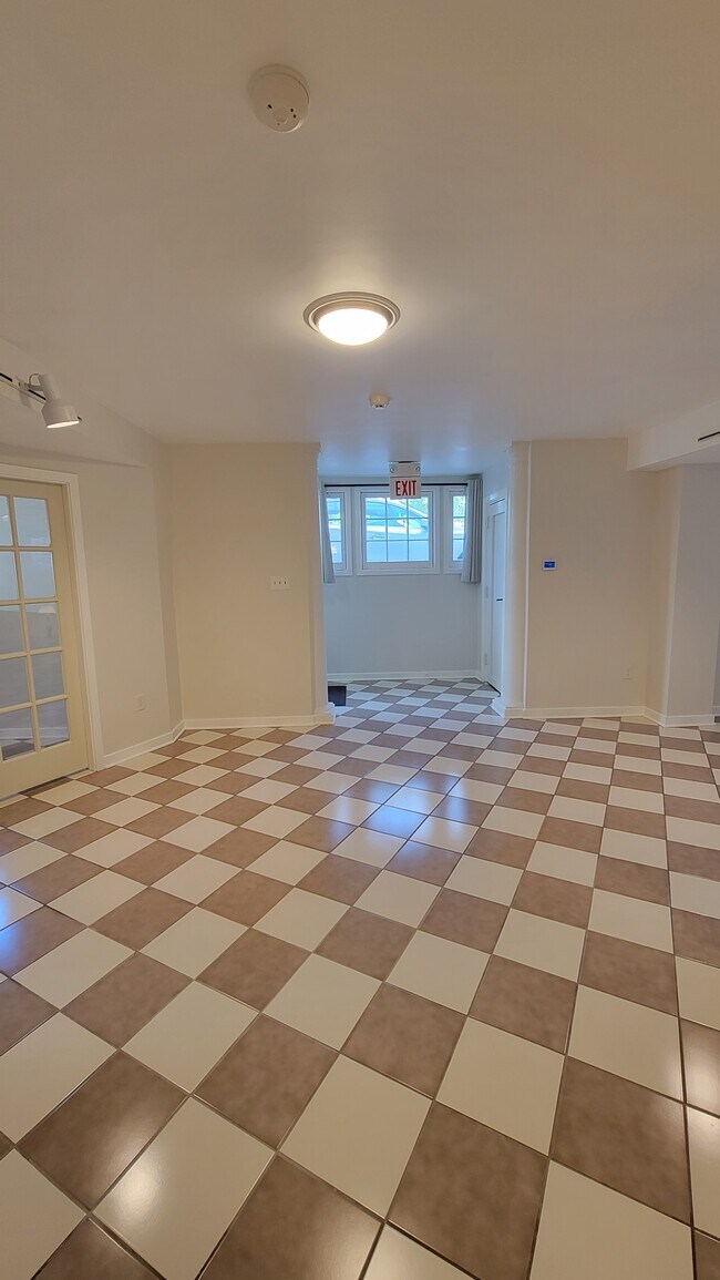 Building Photo - 120 Record St