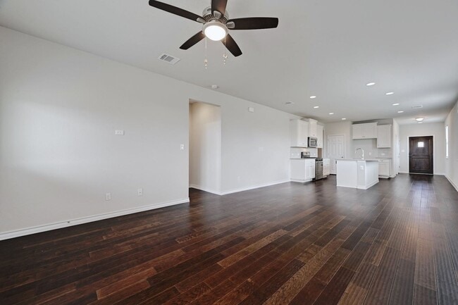 Foto del edificio - Enjoy the Open Floor Plan in this Like New Home in Sunfield!