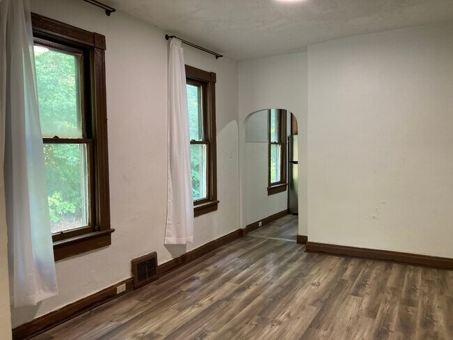 Building Photo - 600 Garrett Ave