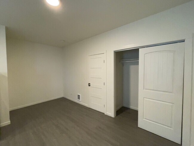 Foto del edificio - 314 S Asbury St