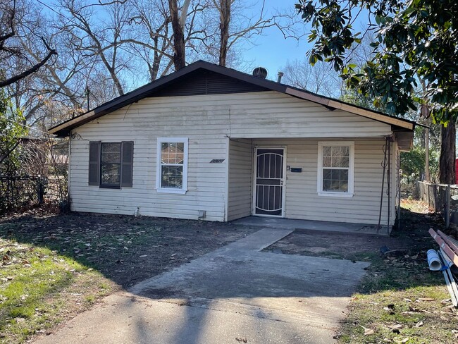 Building Photo - Remodeled 2 Bedroom Home