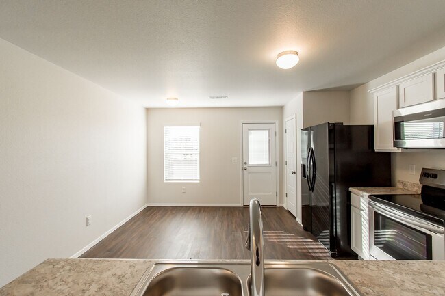 Foto del edificio - Band New 4 Bedroom Home in Lincoln!