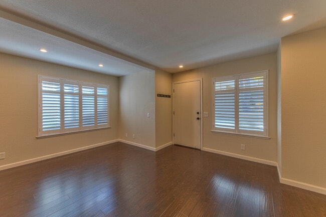 Building Photo - 820 Casanova Ave