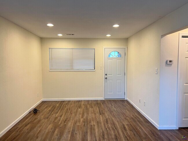 Foto del edificio - 405 Westcliff Cir