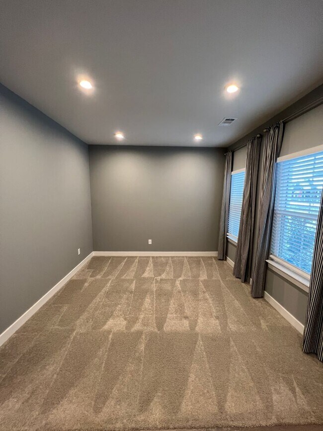 Foto del edificio - *1/2 Off 1st Months Rent* 4 Bed, 3 Bath Ho...