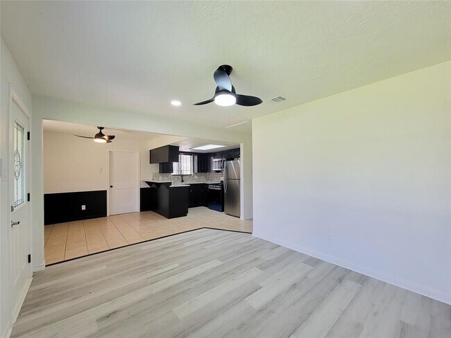 Foto del edificio - 10614 Bainbridge St