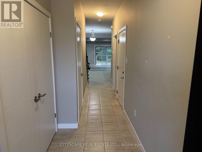 Building Photo - 908 Robert Ferrie Dr