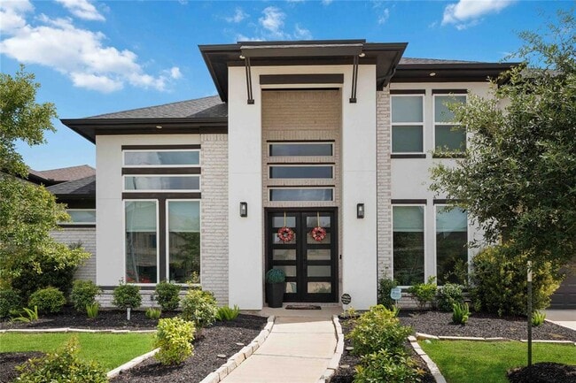 Building Photo - 9911 Regal Bend Dr