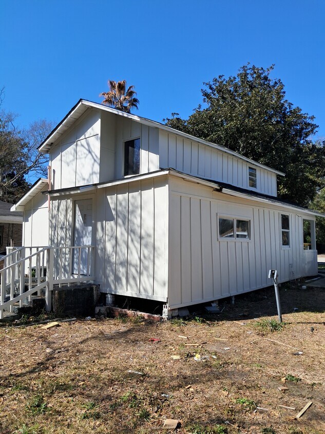 Foto principal - 2351 Dukes Ave
