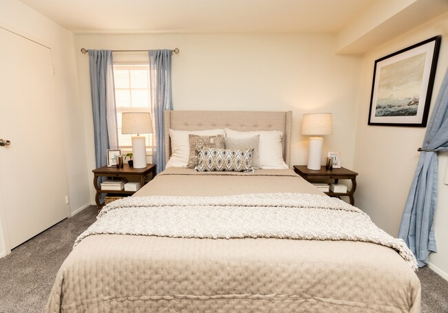 Traditional bedroom at Seminary Roundtop Apartments in Lutherville-Timonium - Seminary Roundtop Apartments