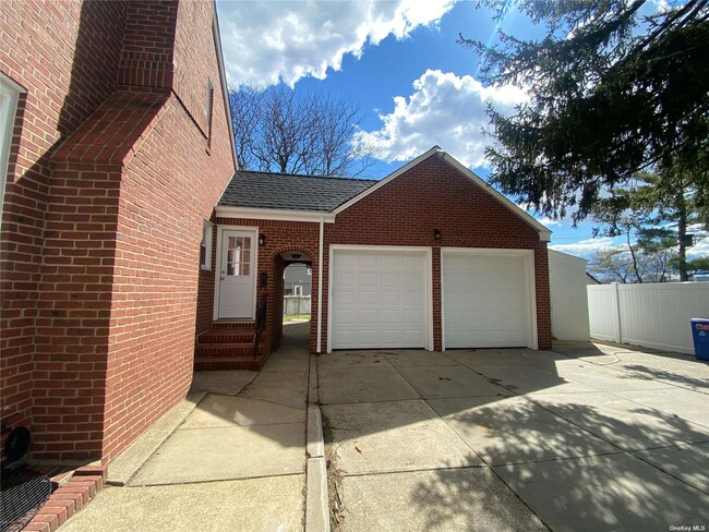 Building Photo - 80 Seaman Ave