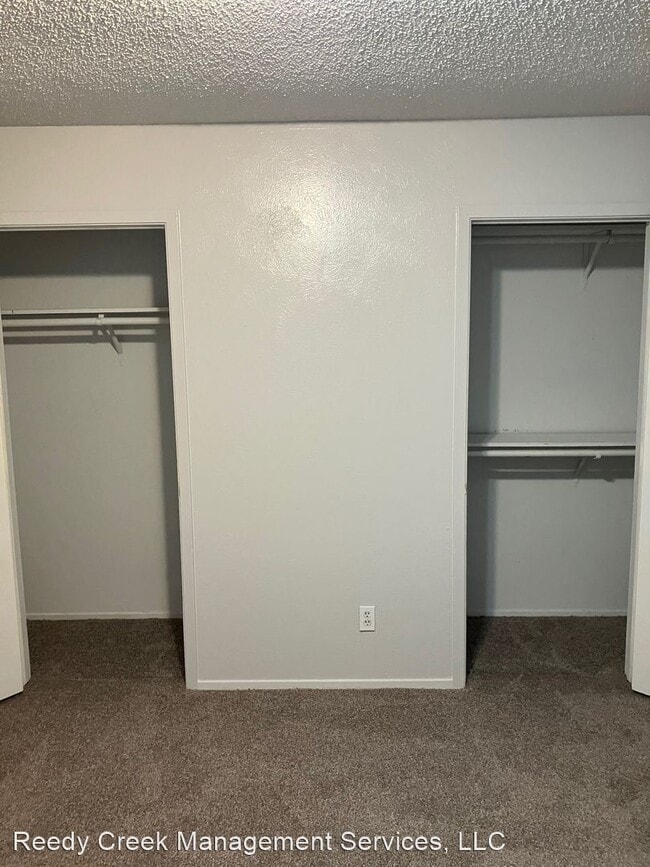 Building Photo - 2 br, 1 bath House - 2034 Oakwood Court