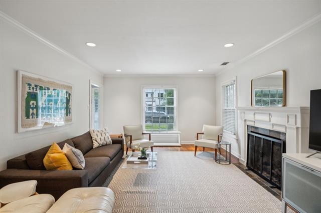 Foto del edificio - 5115 W Amherst Ave
