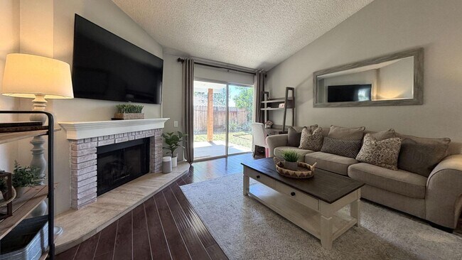 Foto del edificio - 1562 Campus Ave