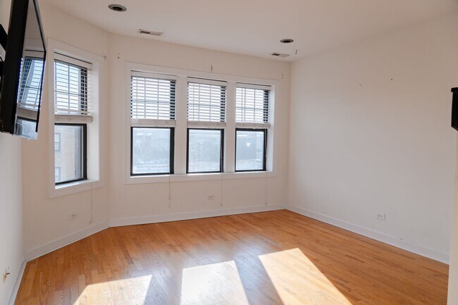 Foto del edificio - 2508 W Catalpa Ave